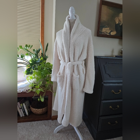 Barefoot dreams  cozy chic cream unisex robe sz. 2 Medium - Picture 3 of 9